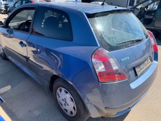 bontott FIAT STILO Bal első Ajtó (Részeivel)