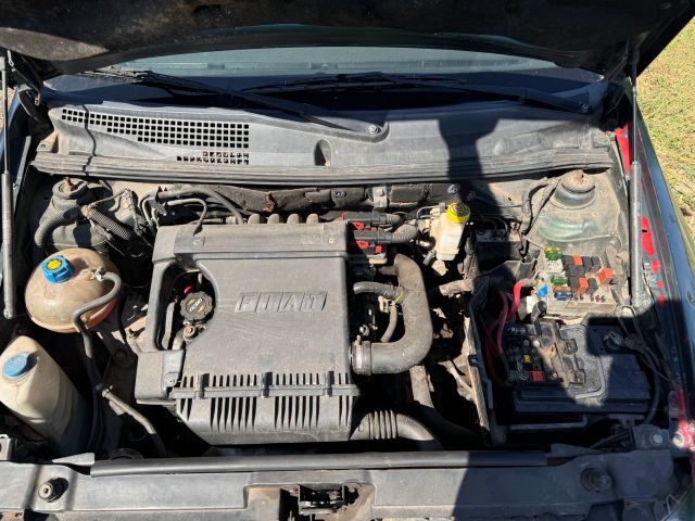 bontott FIAT STILO Bal első Ajtó (Üres lemez)