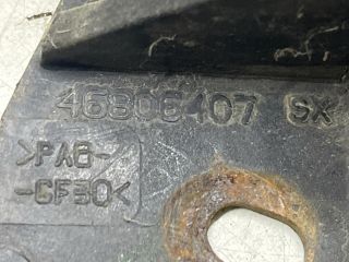 bontott FIAT STILO Bal Fényszóró Tartó