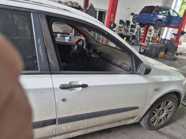 bontott FIAT STILO Bal hátsó Ajtó (Részeivel)