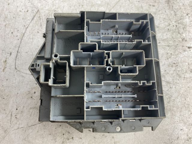 bontott FIAT STILO Biztosítéktábla Doboz