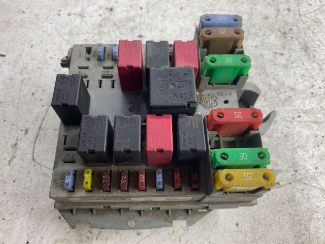 bontott FIAT STILO Biztosítéktábla Doboz