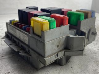 bontott FIAT STILO Biztosítéktábla Doboz