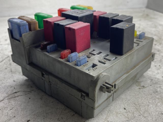 bontott FIAT STILO Biztosítéktábla Doboz