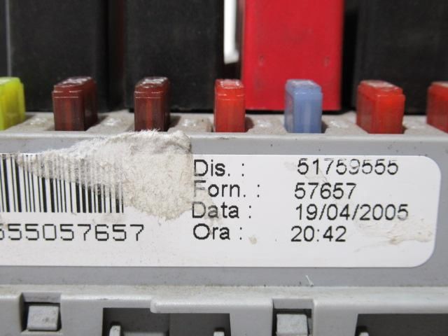 bontott FIAT STILO Biztosítéktábla Motortér