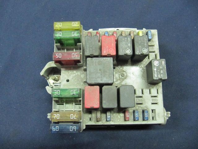 bontott FIAT STILO Biztosítéktábla Motortér