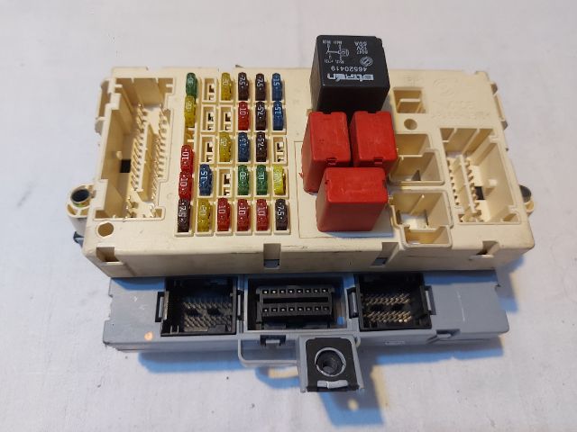 bontott FIAT STILO Biztosítéktábla Utastér