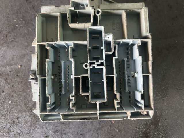 bontott FIAT STILO Biztosítéktábla Utastér