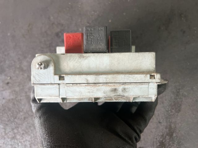 bontott FIAT STILO Biztosítéktábla Utastér