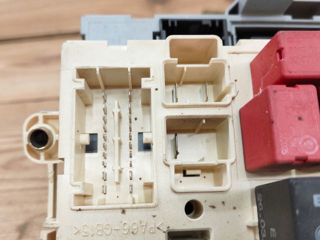 bontott FIAT STILO Biztosítéktábla Utastér