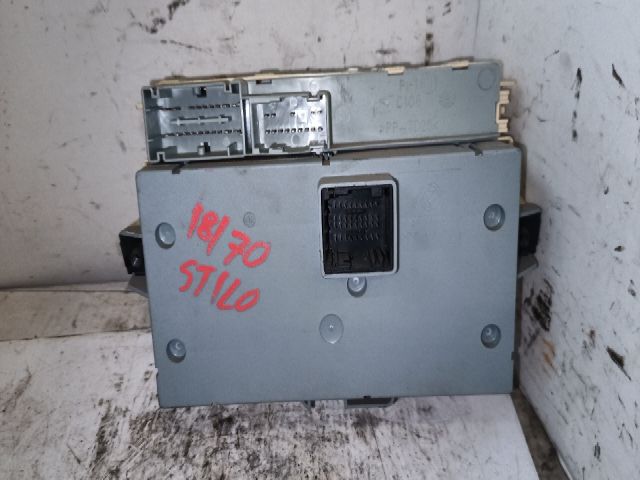 bontott FIAT STILO Biztosítéktábla Utastér