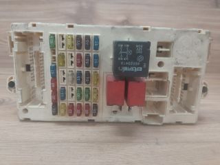 bontott FIAT STILO Biztosítéktábla Utastér