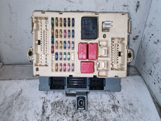 bontott FIAT STILO Biztosítéktábla Utastér