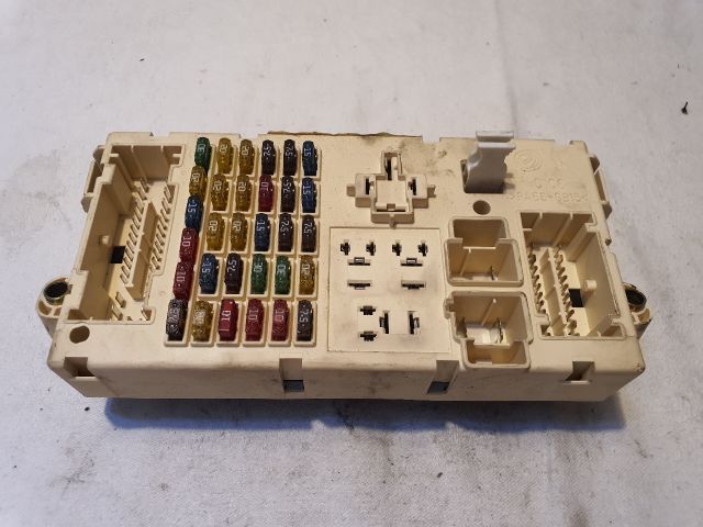 bontott FIAT STILO Biztosítéktábla Utastér