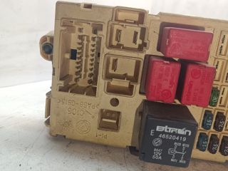 bontott FIAT STILO Biztosítéktábla Utastér