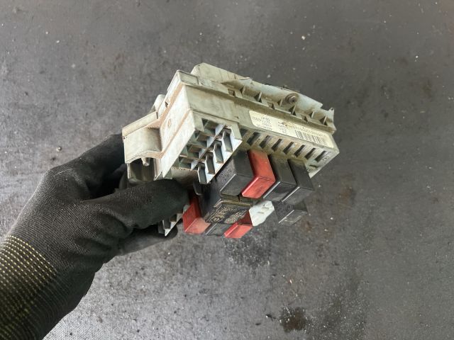 bontott FIAT STILO Biztosítéktábla Utastér