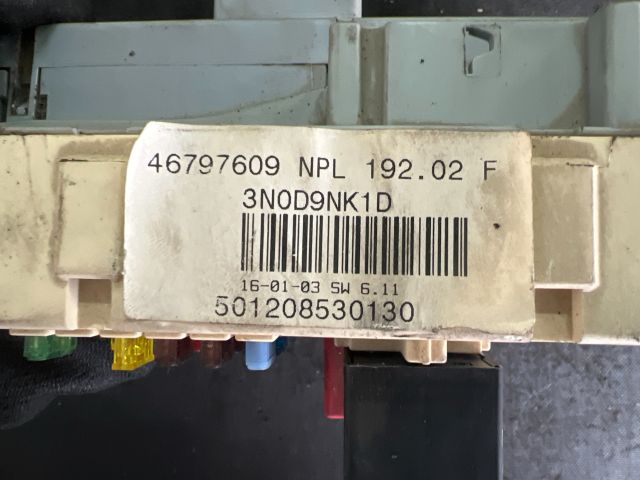 bontott FIAT STILO Biztosítéktábla Utastér