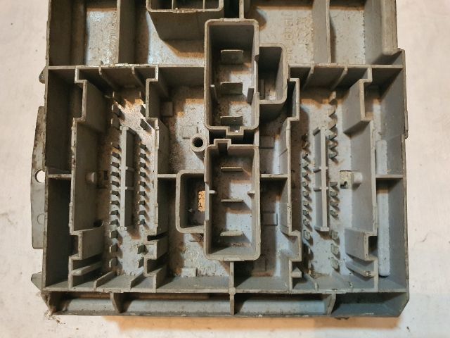 bontott FIAT STILO Biztosítéktábla Utastér