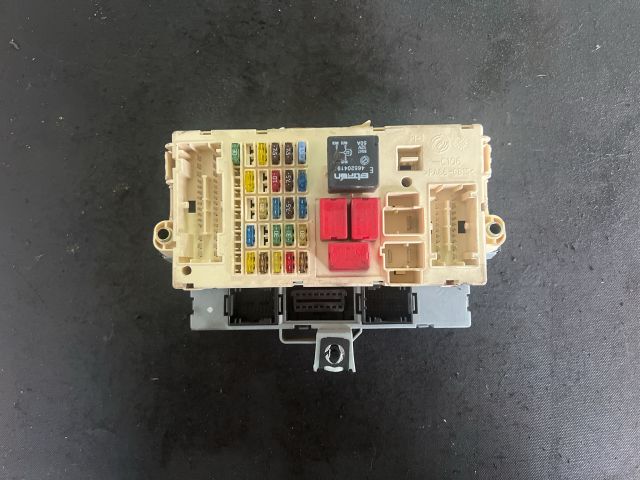 bontott FIAT STILO Biztosítéktábla Utastér