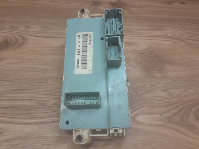 bontott FIAT STILO Biztosítéktábla Utastér