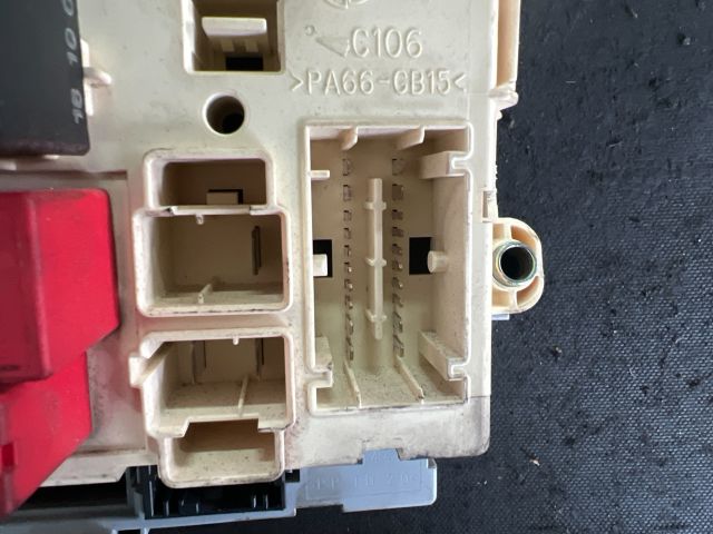 bontott FIAT STILO Biztosítéktábla Utastér