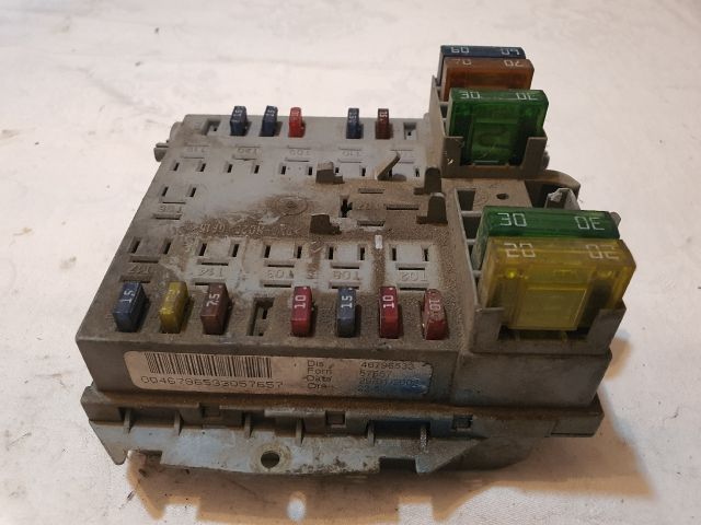 bontott FIAT STILO Biztosítéktábla Utastér