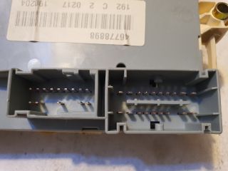 bontott FIAT STILO Biztosítéktábla Utastér