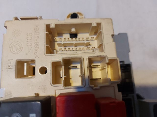 bontott FIAT STILO Biztosítéktábla Utastér