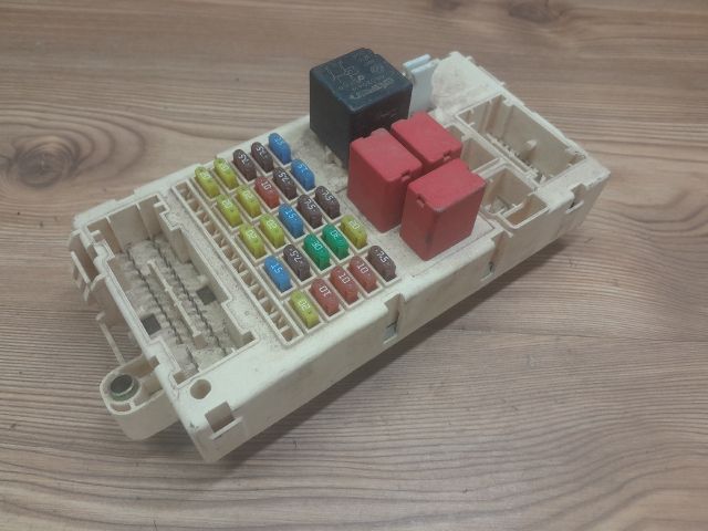 bontott FIAT STILO Biztosítéktábla Utastér