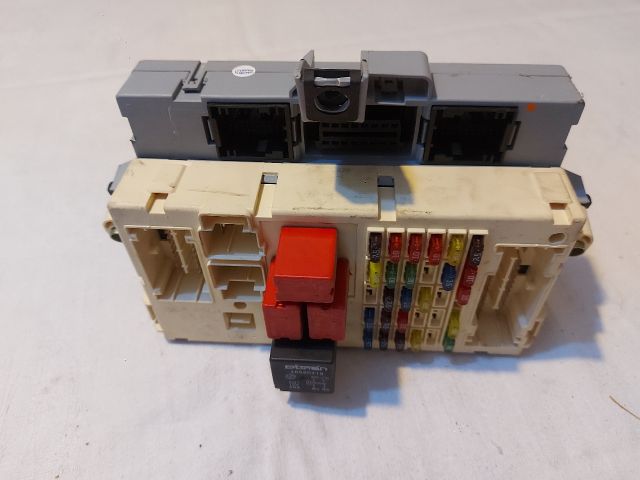 bontott FIAT STILO Biztosítéktábla Utastér