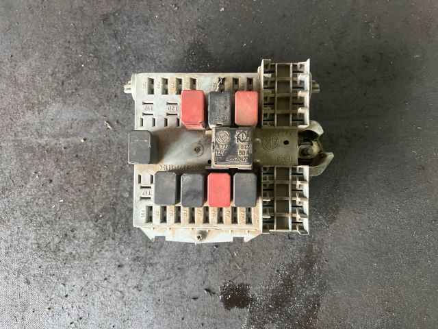 bontott FIAT STILO Biztosítéktábla Utastér