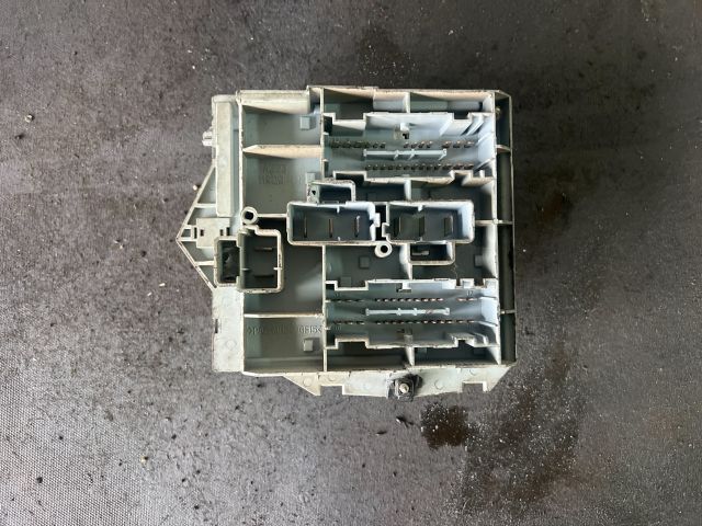 bontott FIAT STILO Biztosítéktábla Utastér