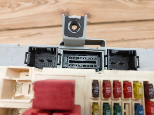 bontott FIAT STILO Biztosítéktábla Utastér