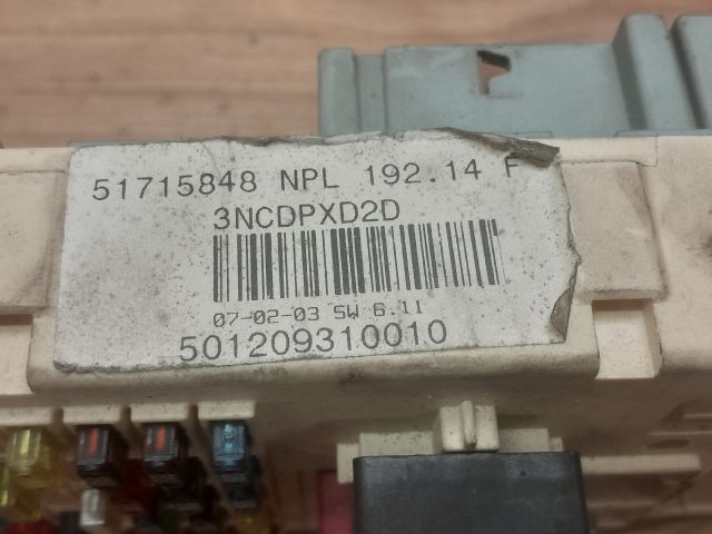 bontott FIAT STILO Biztosítéktábla Utastér