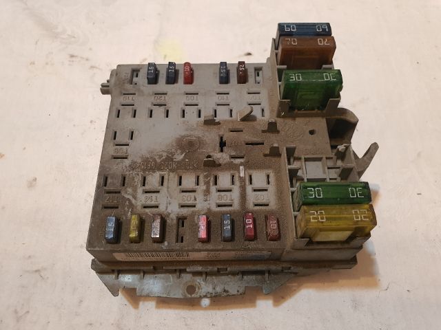 bontott FIAT STILO Biztosítéktábla Utastér