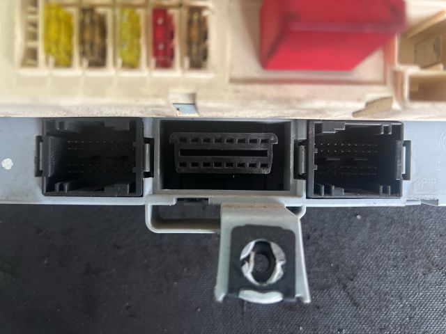 bontott FIAT STILO Biztosítéktábla Utastér