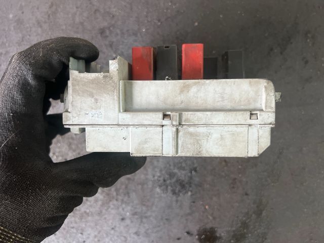 bontott FIAT STILO Biztosítéktábla Utastér