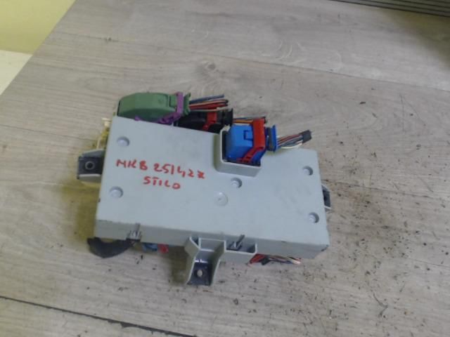 bontott FIAT STILO Biztosítéktábla Utastér