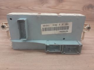 bontott FIAT STILO Biztosítéktábla Utastér