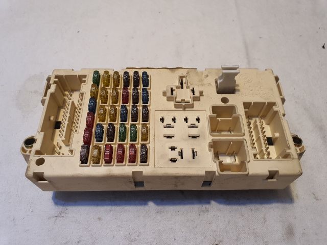 bontott FIAT STILO Biztosítéktábla Utastér