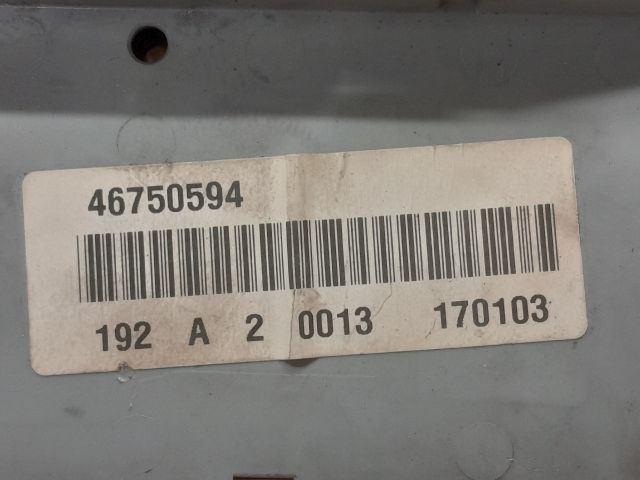 bontott FIAT STILO Biztosítéktábla Utastér