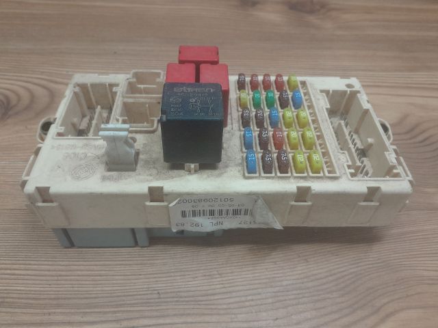 bontott FIAT STILO Biztosítéktábla Utastér