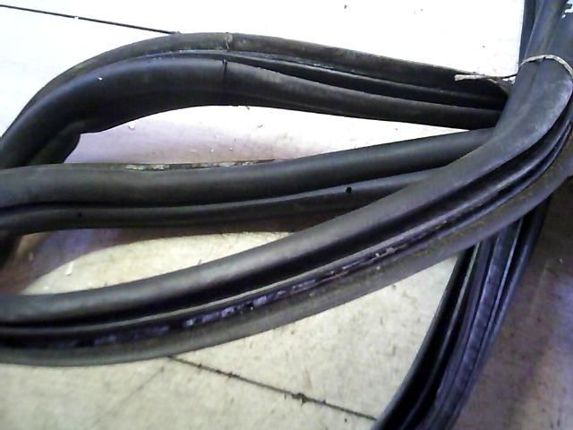 bontott FIAT STILO Csomagtérajtó Gumikéder