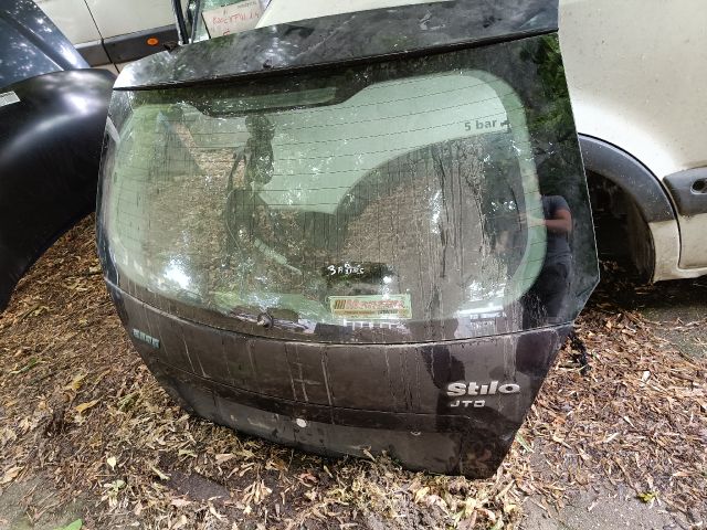 bontott FIAT STILO Csomagtérajtó (Részeivel)