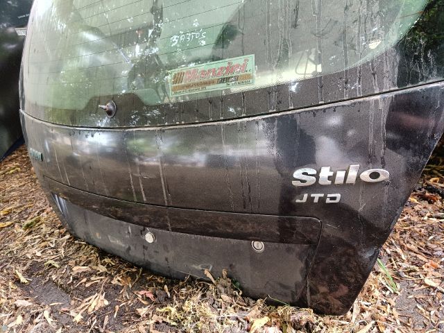 bontott FIAT STILO Csomagtérajtó (Részeivel)