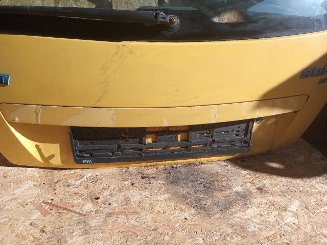 bontott FIAT STILO Csomagtérajtó (Részeivel)