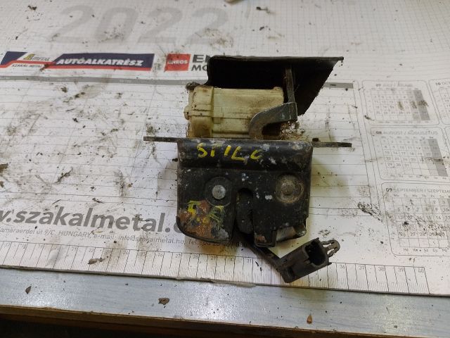 bontott FIAT STILO Csomagtérajtó Zárszerkezet