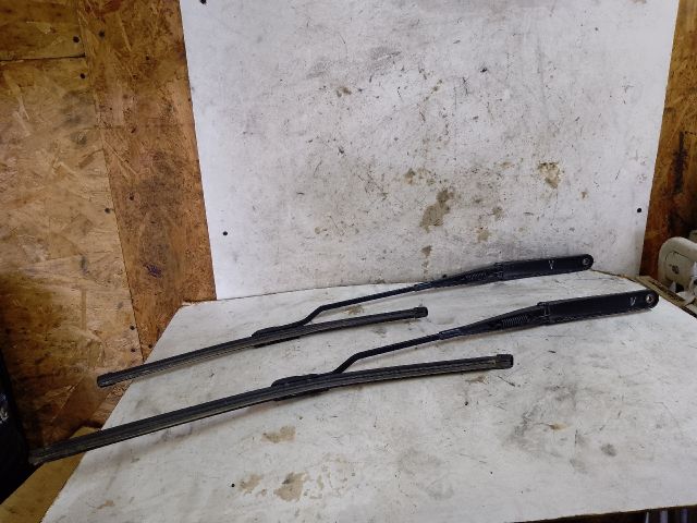 bontott FIAT STILO Első Ablaktörlő Kar