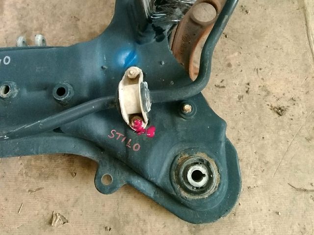 bontott FIAT STILO Első Bölcső