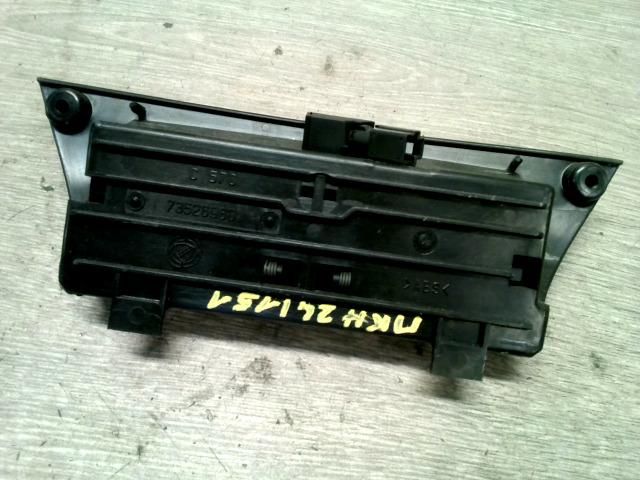 bontott FIAT STILO Első Hamutartó